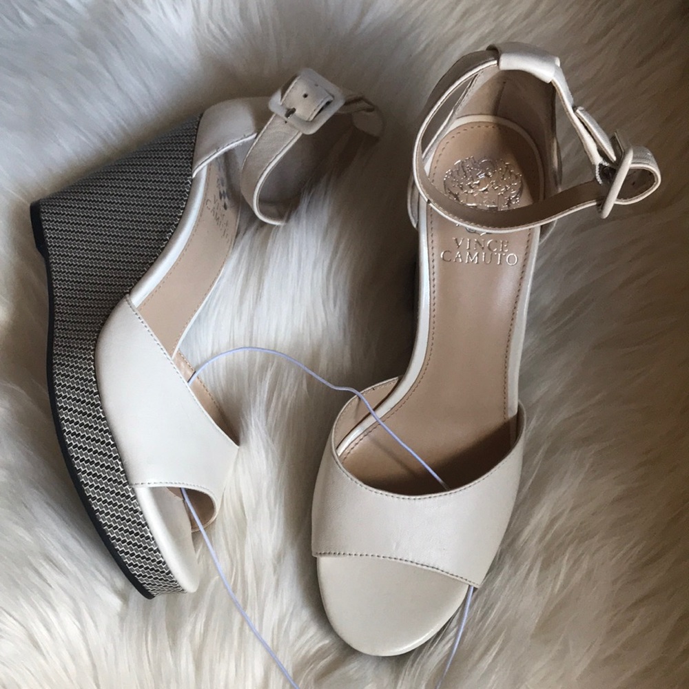 NWOB Vince Camuto cream wedges size 8.5